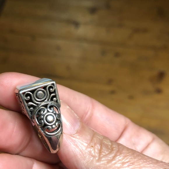 Sterling Silver Mother of Pearl Size 8 Ring - Picture 5 of 7